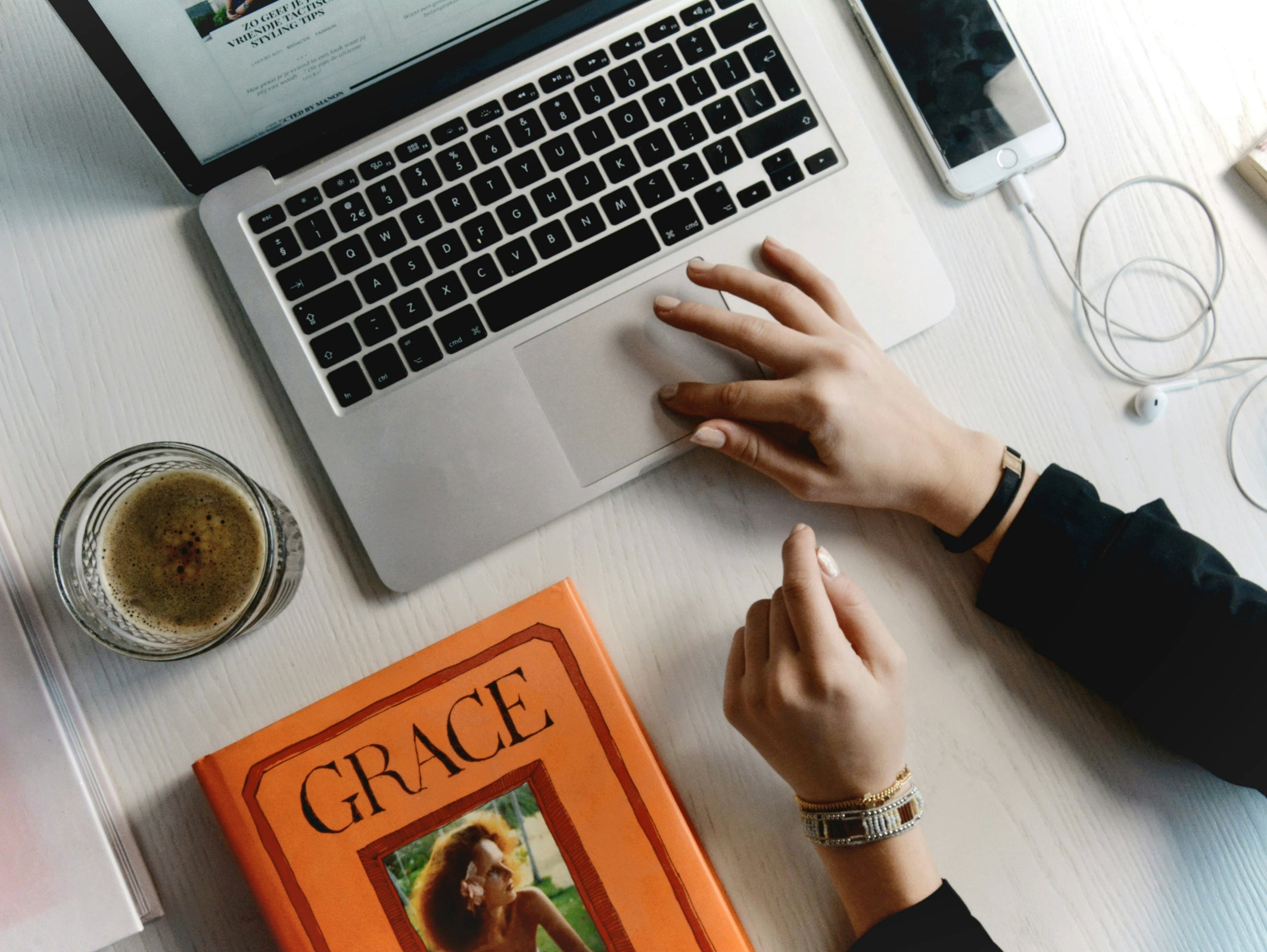 Elevate Your Workspace: Stylish Desk Accessories and Decor Tips